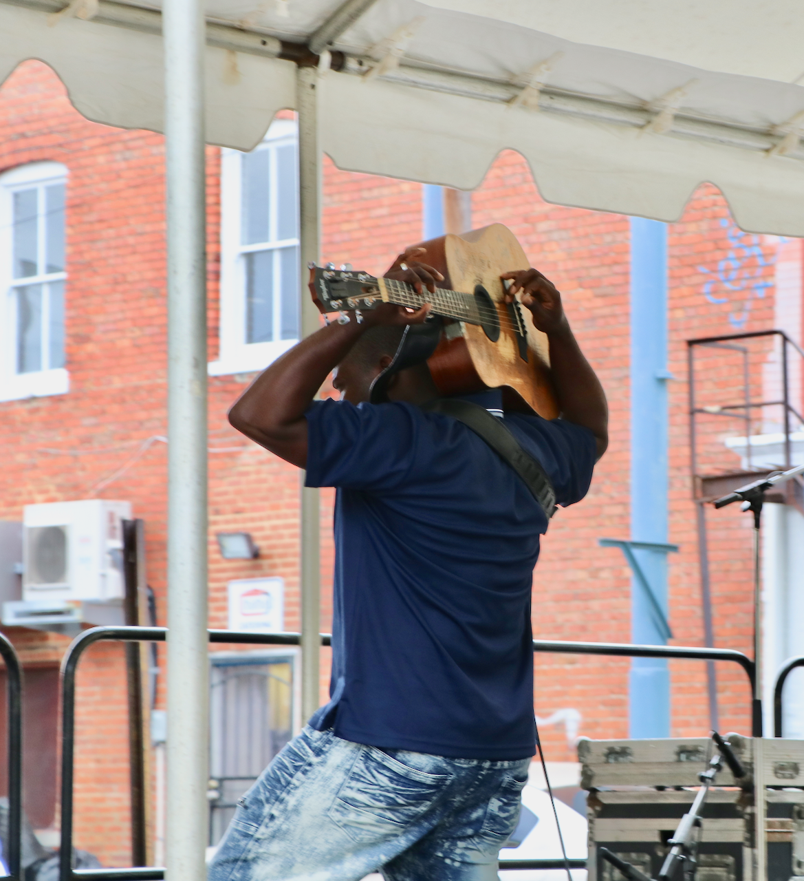 Guitarist Zack Artist put on a good show